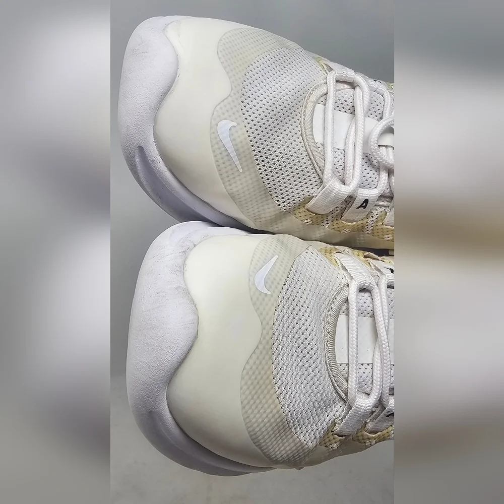 Nike Women's Air Max Axis Triple White Athletic Sneakers SZ 8.5 Style AA2168-100